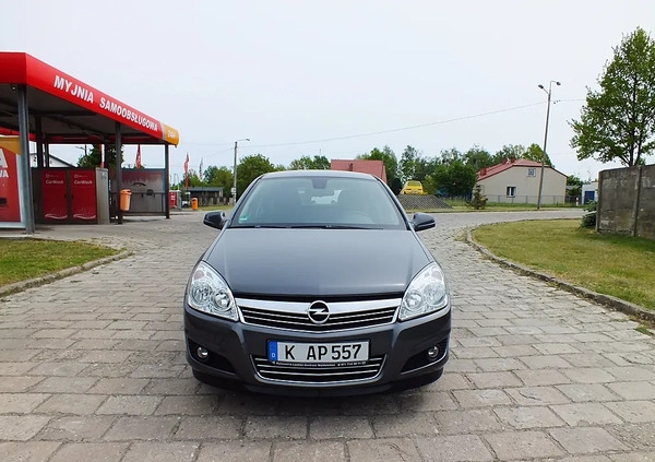 Opel Astra cena 17900 przebieg: 177000, rok produkcji 2010 z Wieleń małe 154